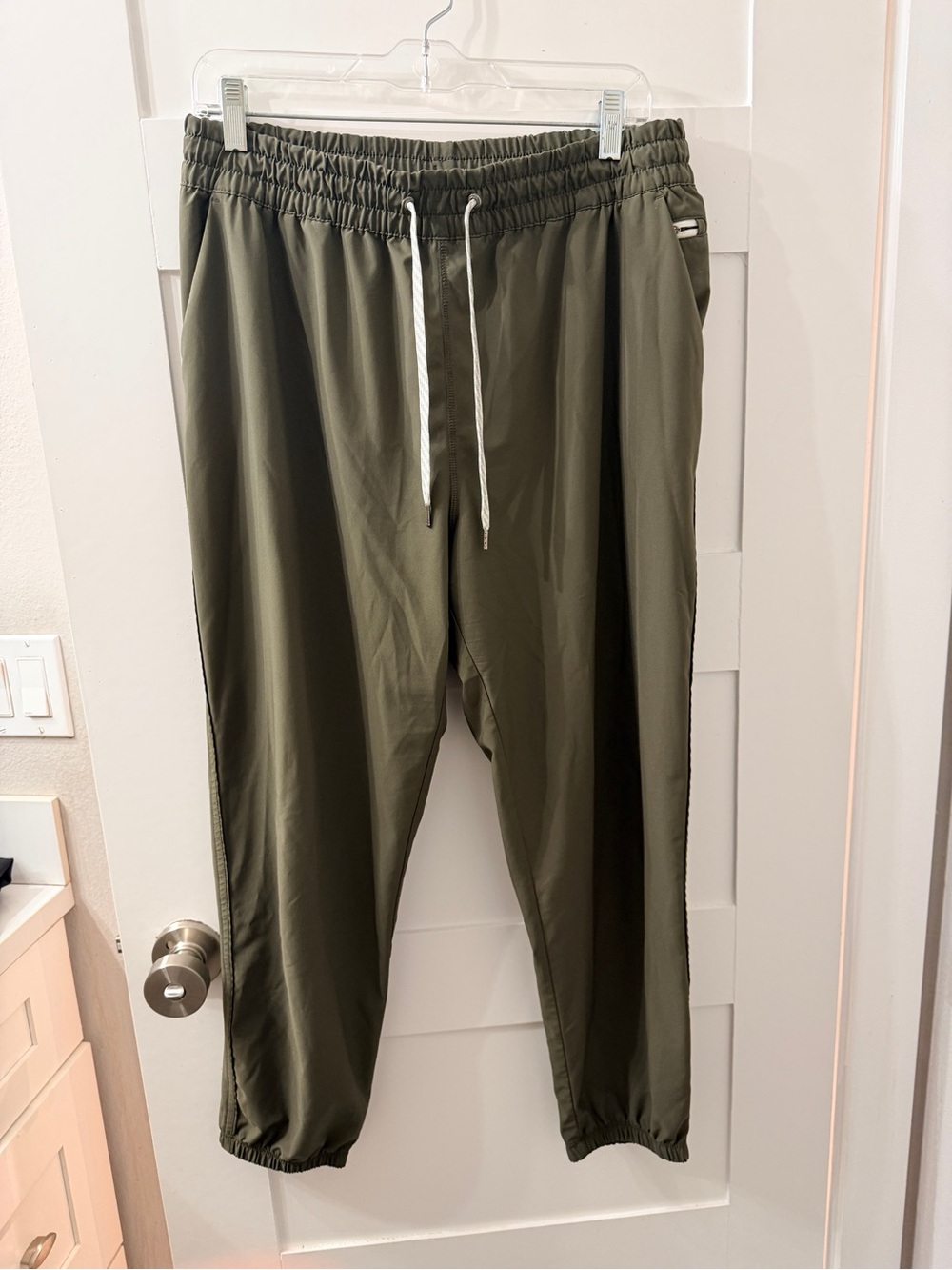 Vuori Olive Green Performance Joggers with Drawstring - Picture 1 of 7